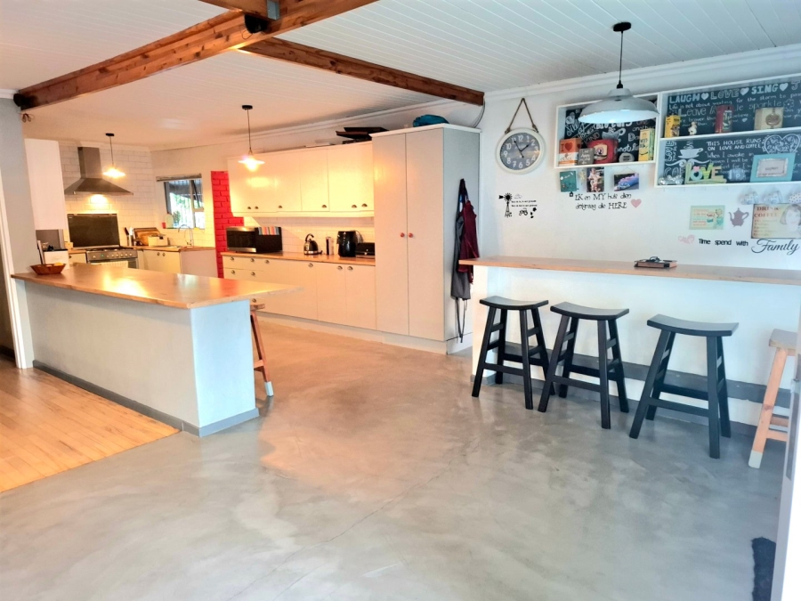 4 Bedroom Property for Sale in Oakdale Western Cape